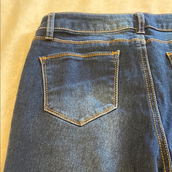 Blue Ankle Cropped Jeans with Classic Denim Wash - Picture 5 of 8